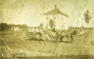 Golding house c.1905 - Rob driving the wagon with his father, Nathaniel standing behind.
